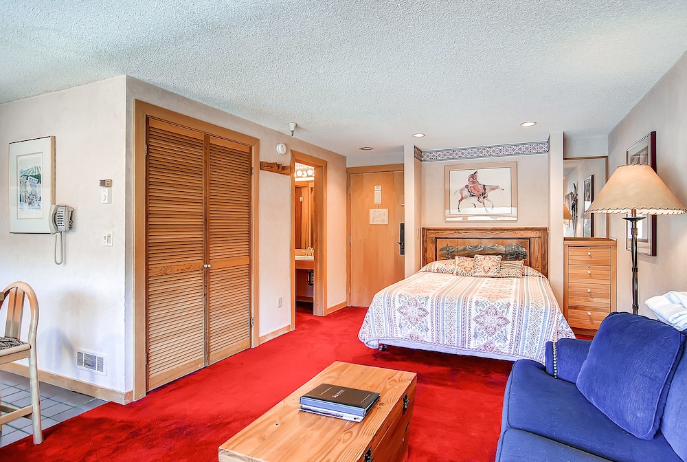 Village at Breckenridge Condos by CRMR view 3
