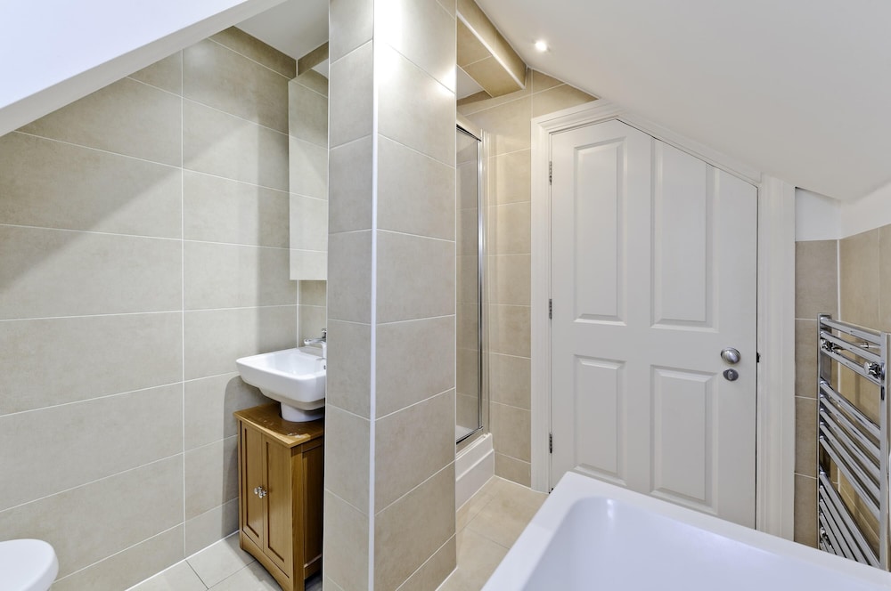 Long Stay Discounts - 2 Bed Earl s Court Apartment