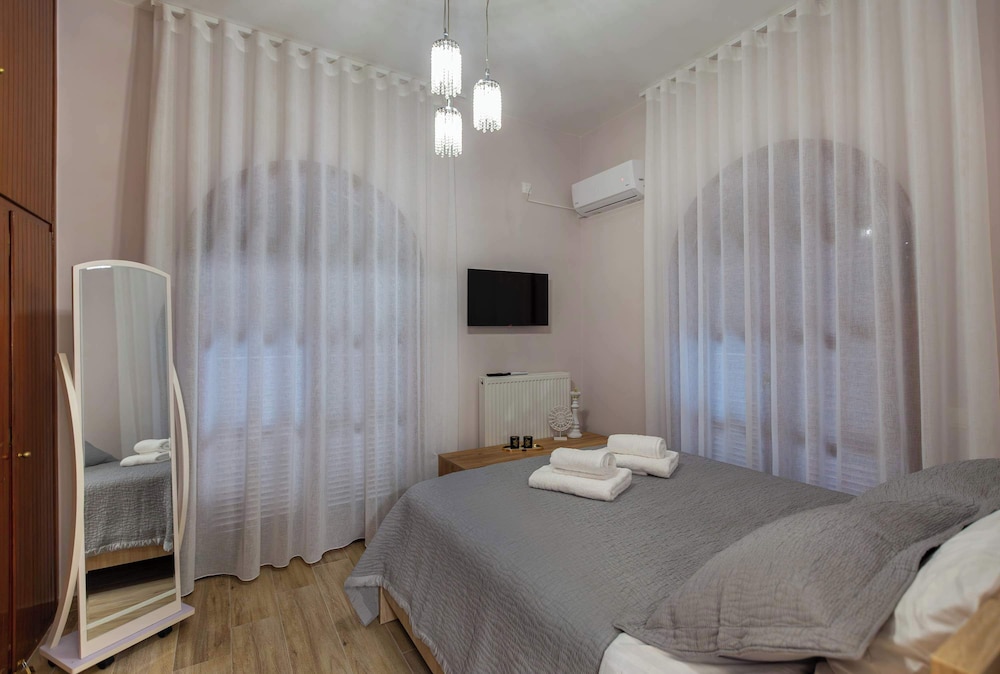 Villa Psani Beachfront Escape With Garden