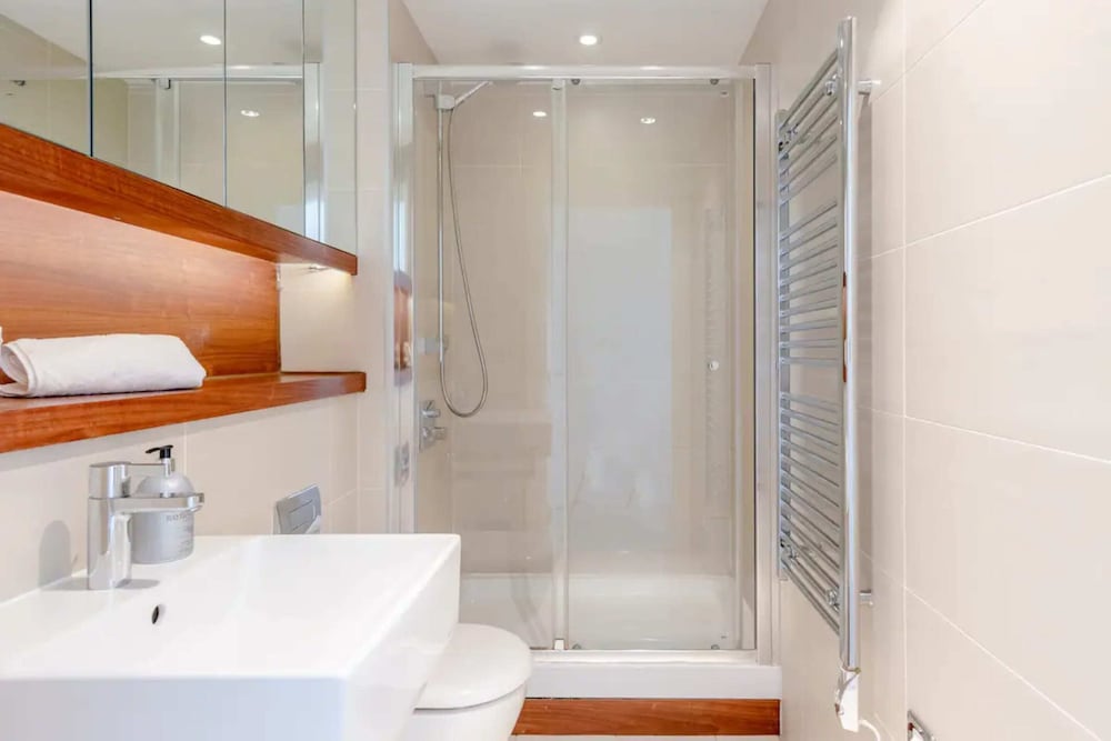 2BD Flat Overlooking the River Thames! - Greenwich