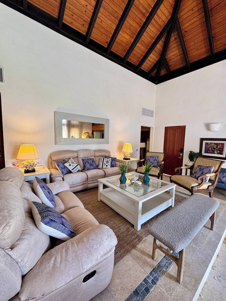 Luxurious Punta Cana Villa With Private Pool & Beach Access