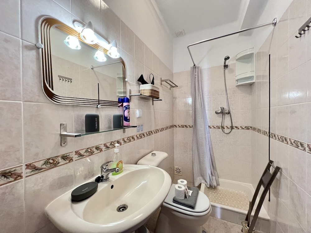 Pêra Stylish Villa With Pool by Homing