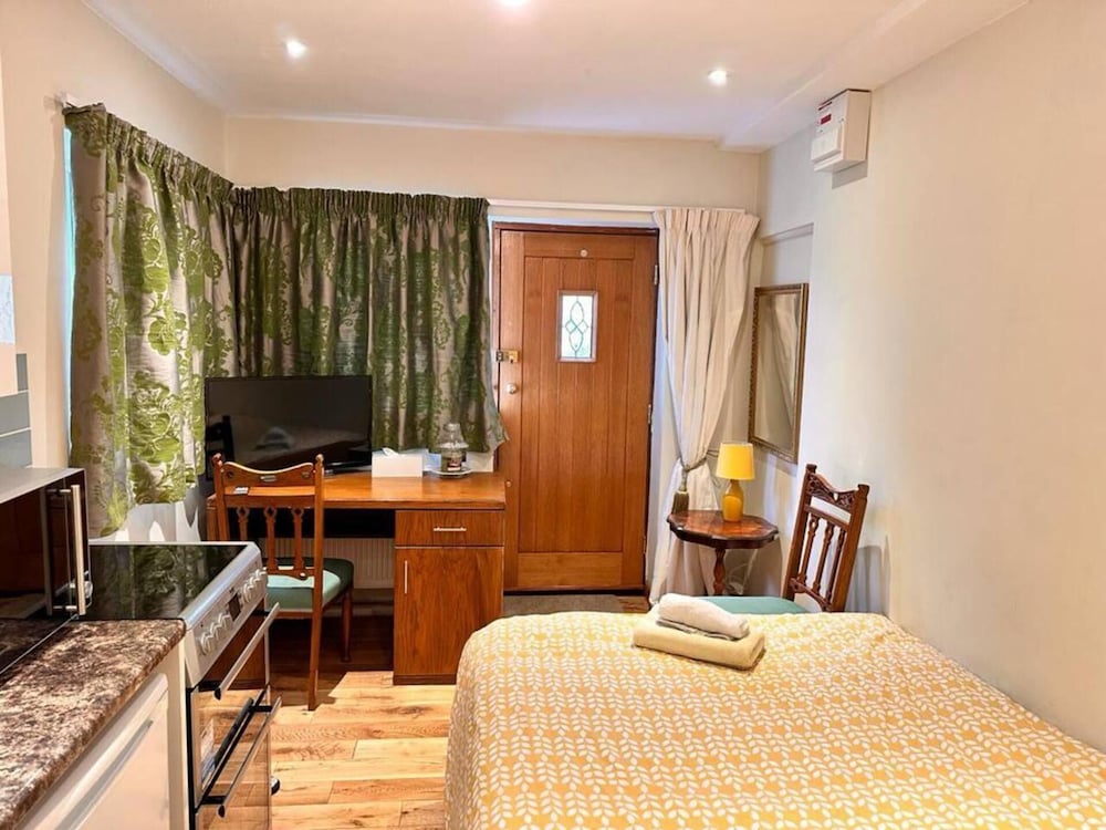 Fab Studio Room in Botley, Oxford view 2