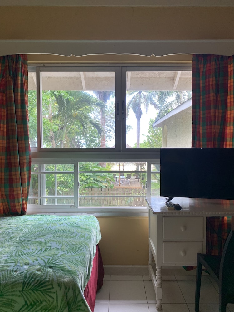 Family Comfort In Jamaica - Enjoy 7 Miles Of White Sand Beach! Villa by RedAwning