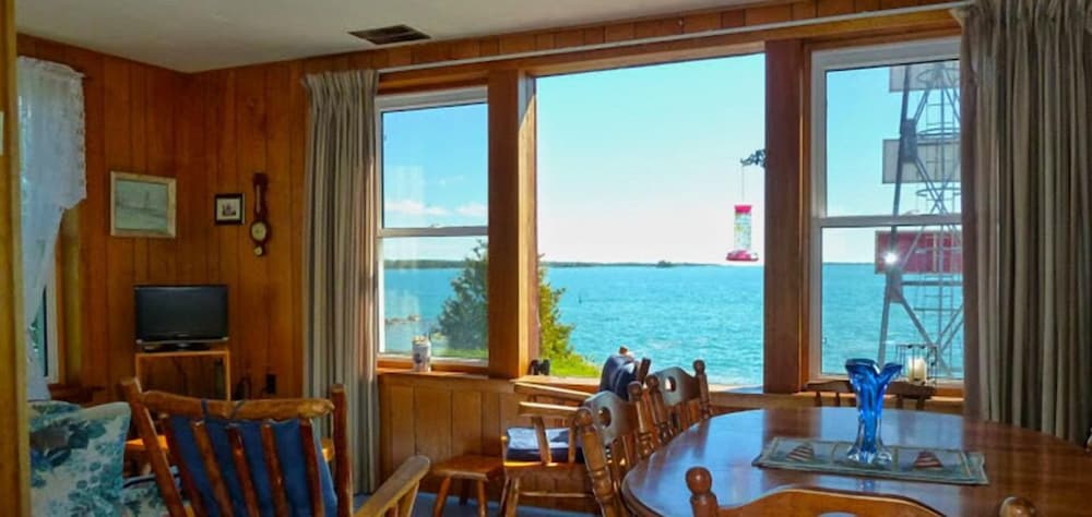 Bruce Bay Cottages & Lighthouse
