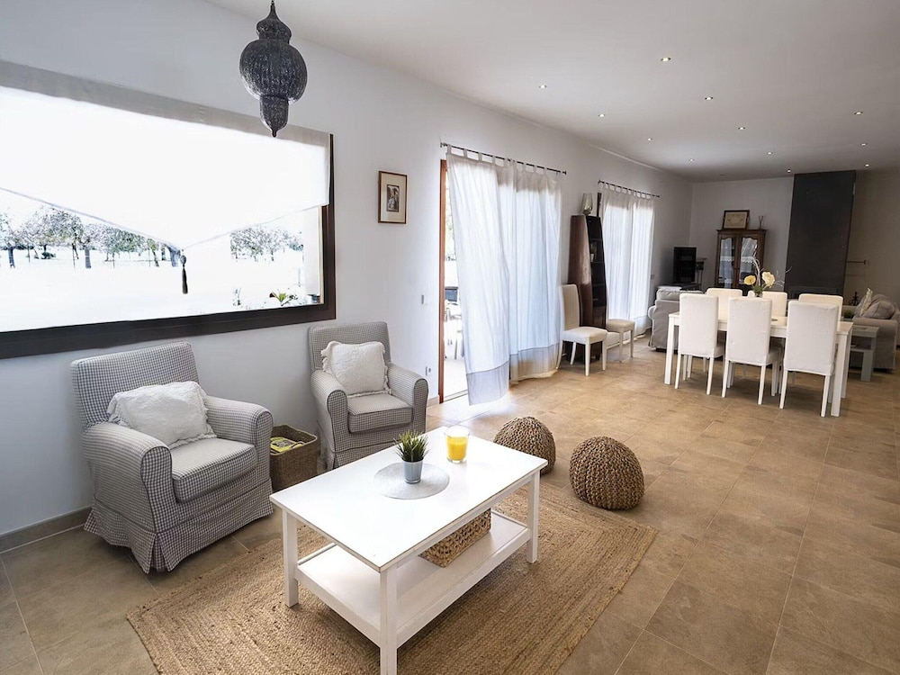 Spacious Villa With Games Area