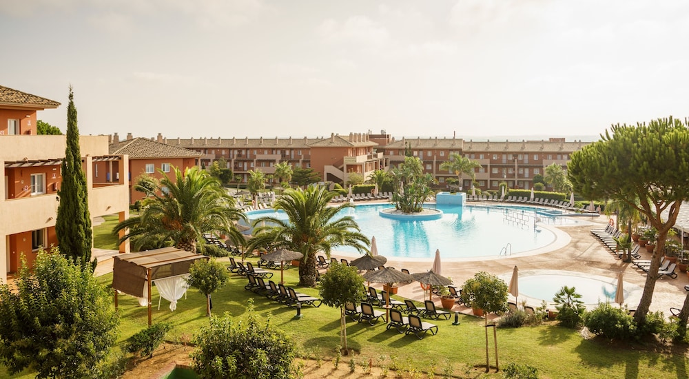 Hotel Aparthotel ILUNION Sancti Petri - Image 1