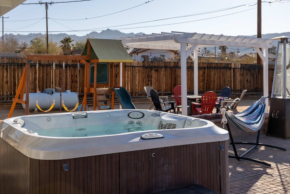 Desert Oasis Cozy Comfort Meets Outdoor Luxury