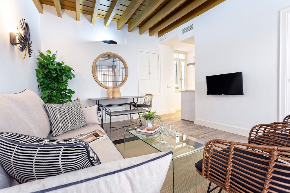 Beatiful Quiet 2Bd Apartment 5 min From the Cathedral Padre Marchena IV