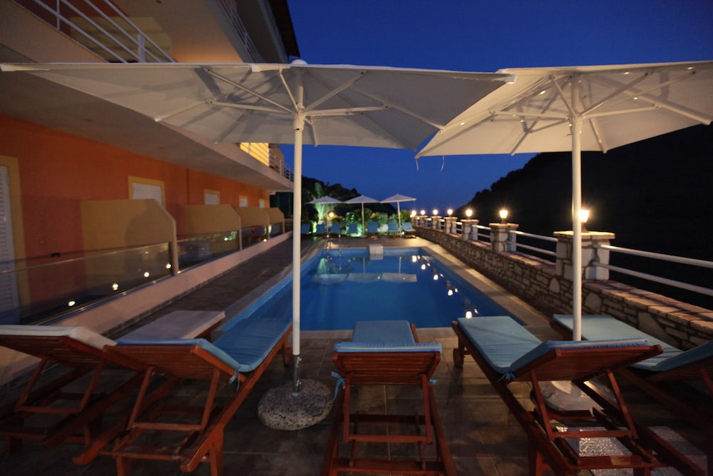 Karos Hotel Llaman