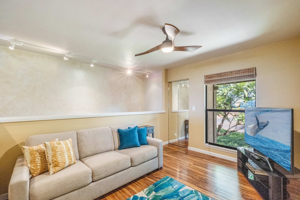 Ocean View Kaanapali Condo w 2 Lanais Loft AC Pool Walk to Beach