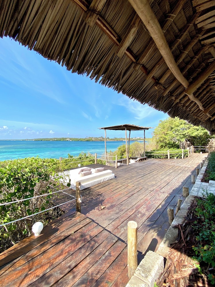Rock and Sea Resort
