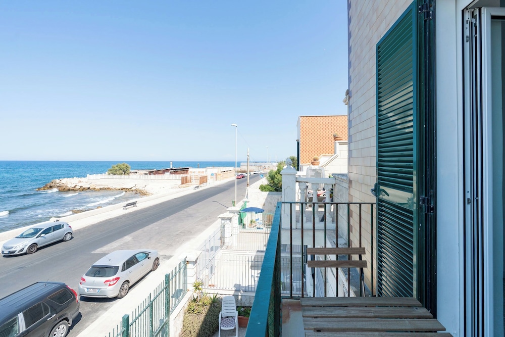 The Sea Outside Apartments