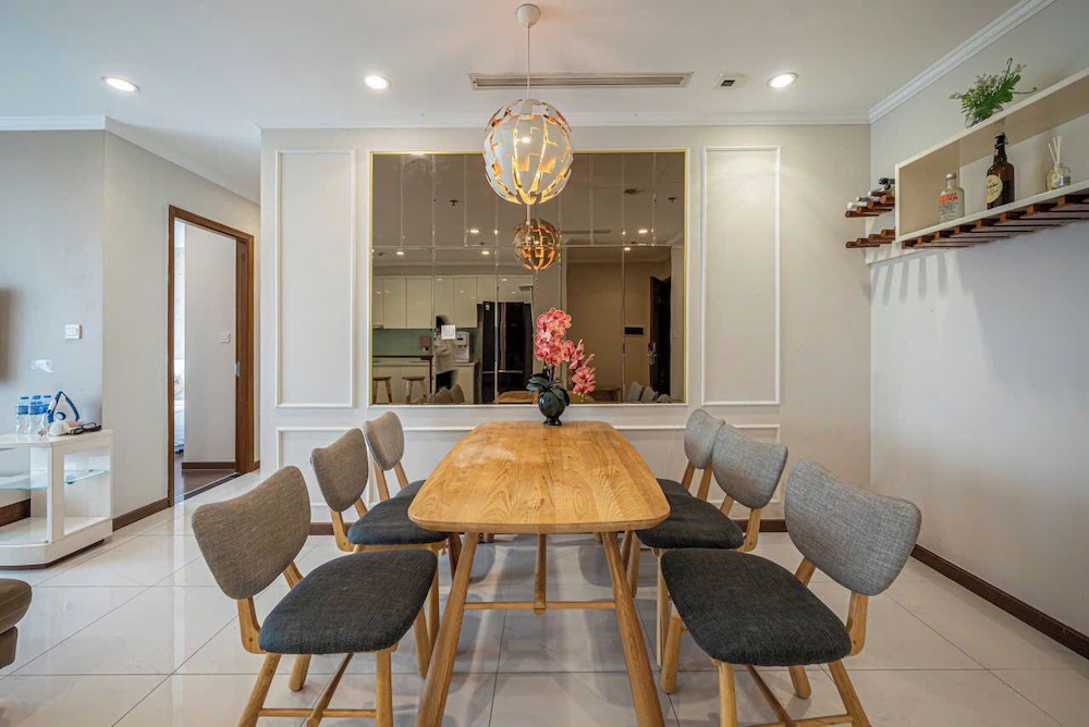 Apartment Landmark 81 by Urban Home