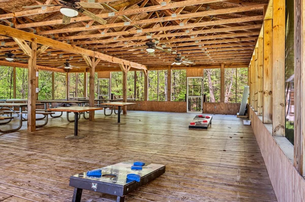 Sleeps 6 Full Kitchen Indoor Pool Mountains Views