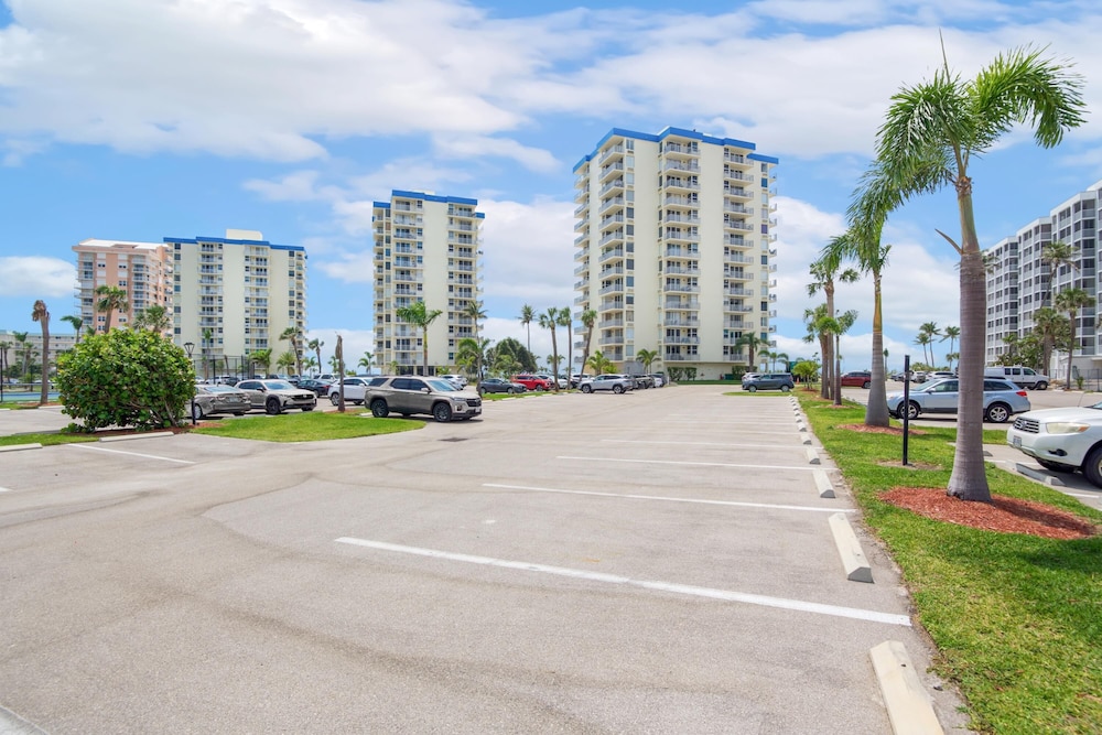 Estero Beach & Tennis Club-penthouse 3A