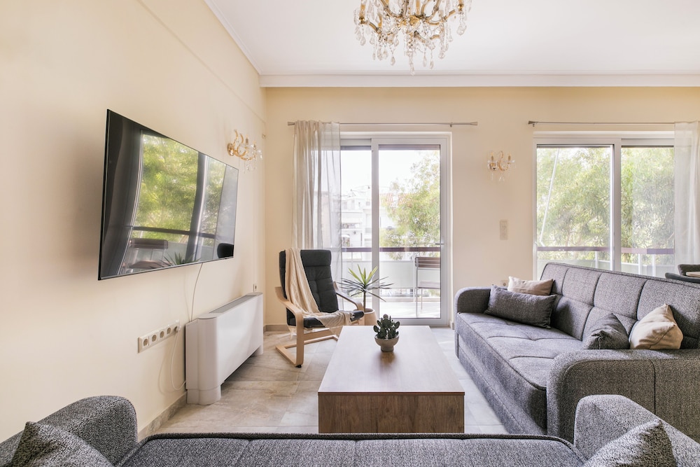 Kallisti 2BR Apt & Balcony in Nea Smyrni