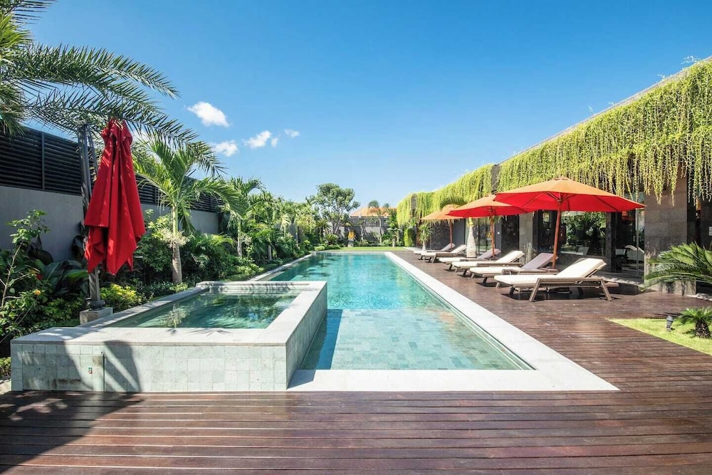 Exquisite 5BR Villa: Premier Luxury in Seminyak