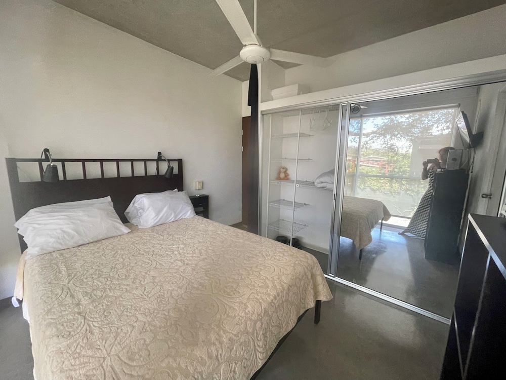 Beautiful Spacious Loft 2 Bedrooms 2 Full Baths 2 car Garage in Downtown