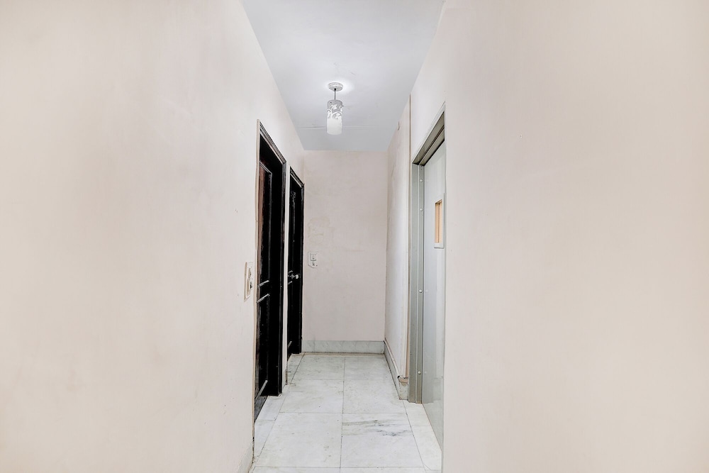 Fabhotel Gold Palace