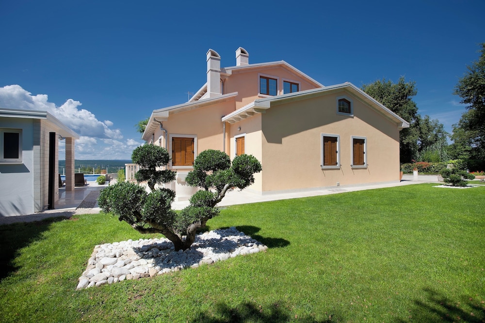 Villa Rosa Magica