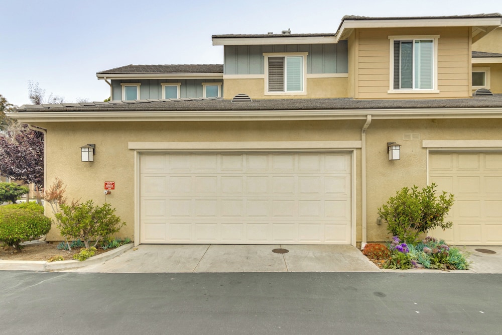 Walk to Beach: Luxe San Buenaventura Villa!