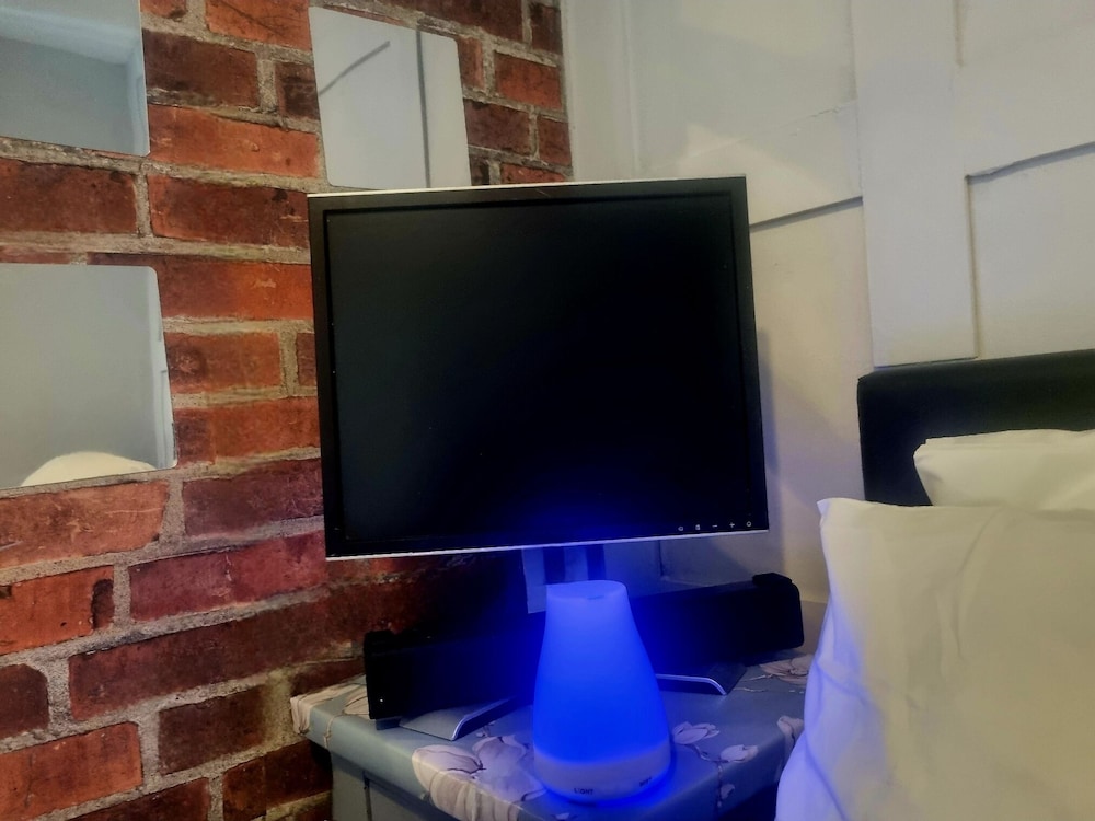 Charming 1-bed Studio Annex,parking,kitchen,wifi