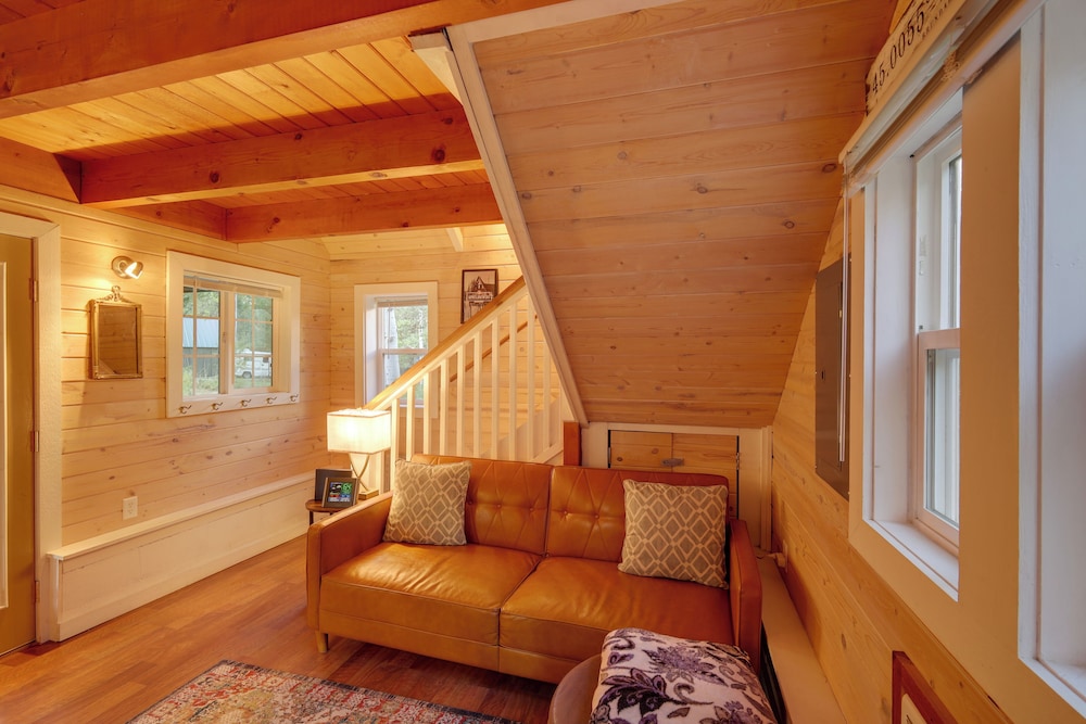 Ski, Hike, Relax By Water: Rustic Mccall Tiny Home