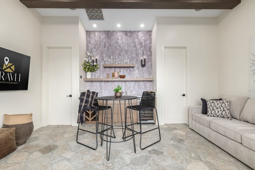 Stonewood Luxe Estate 5 Showers Heated Pool GYM