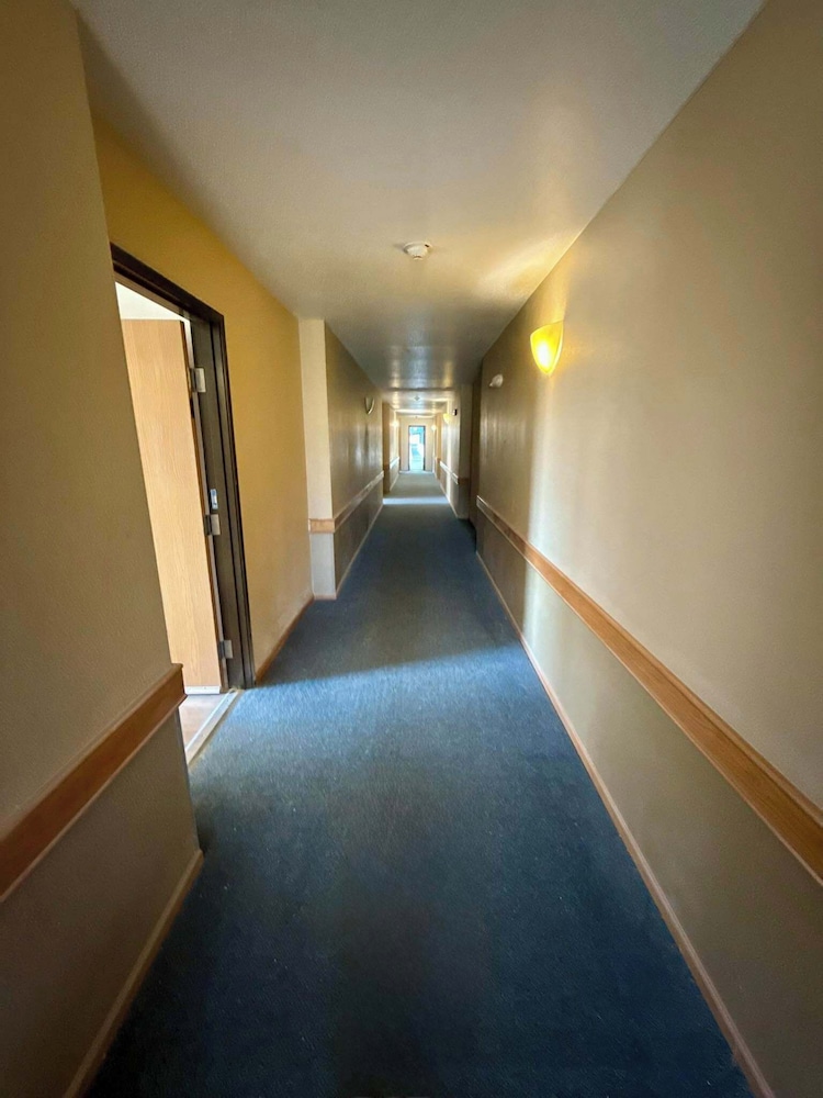 Hygge Inn & Suites