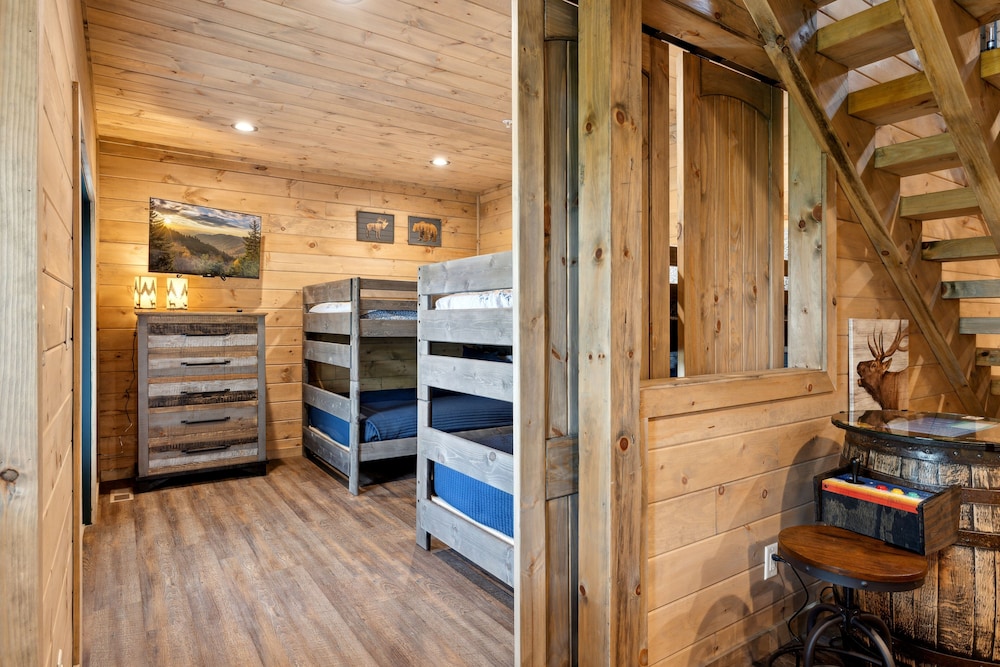 Moonshine Mountain Lodge 5 Bedroom Cabin by RedAwning view 2