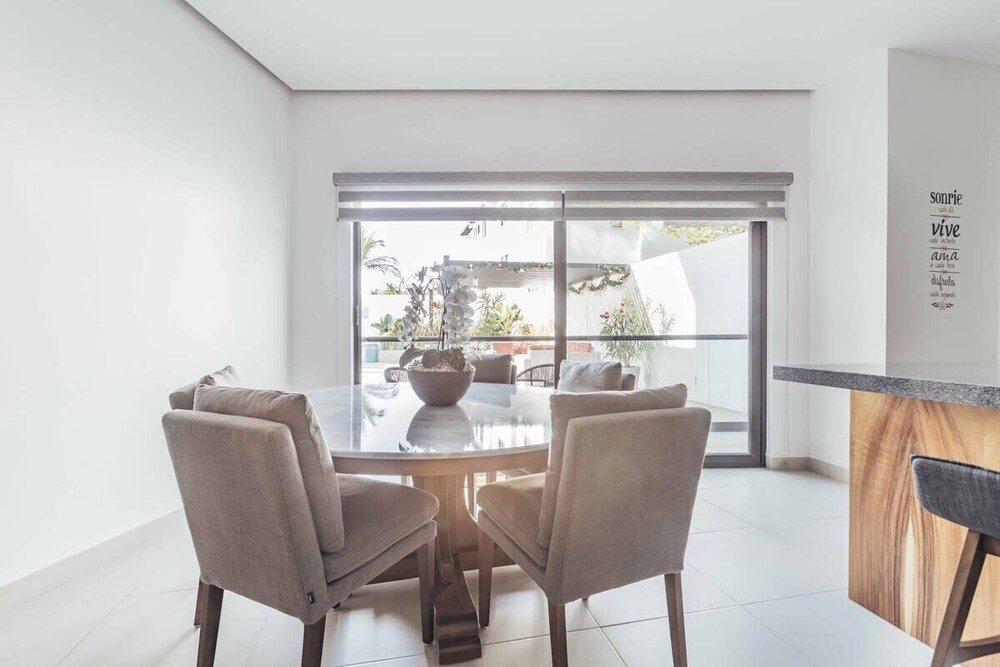 Cozy 2BR House 2 min to the Beach - Pool - Terrace