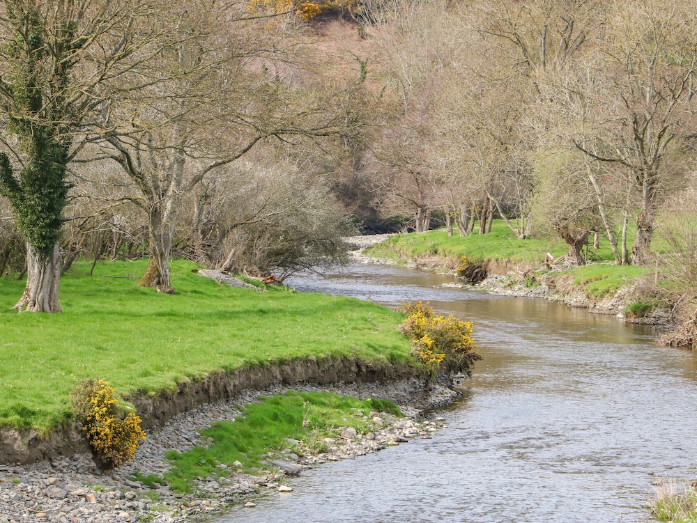 Plas Glan Yr Afon