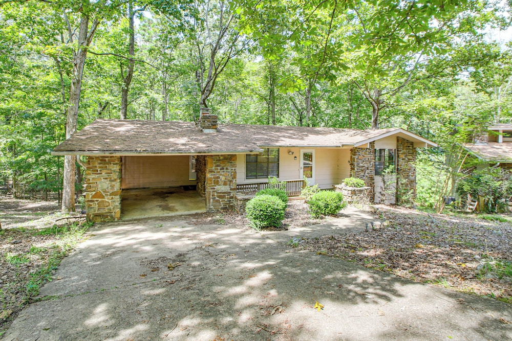 1/2 Mi to Desoto Lake: Hot Springs Village Home