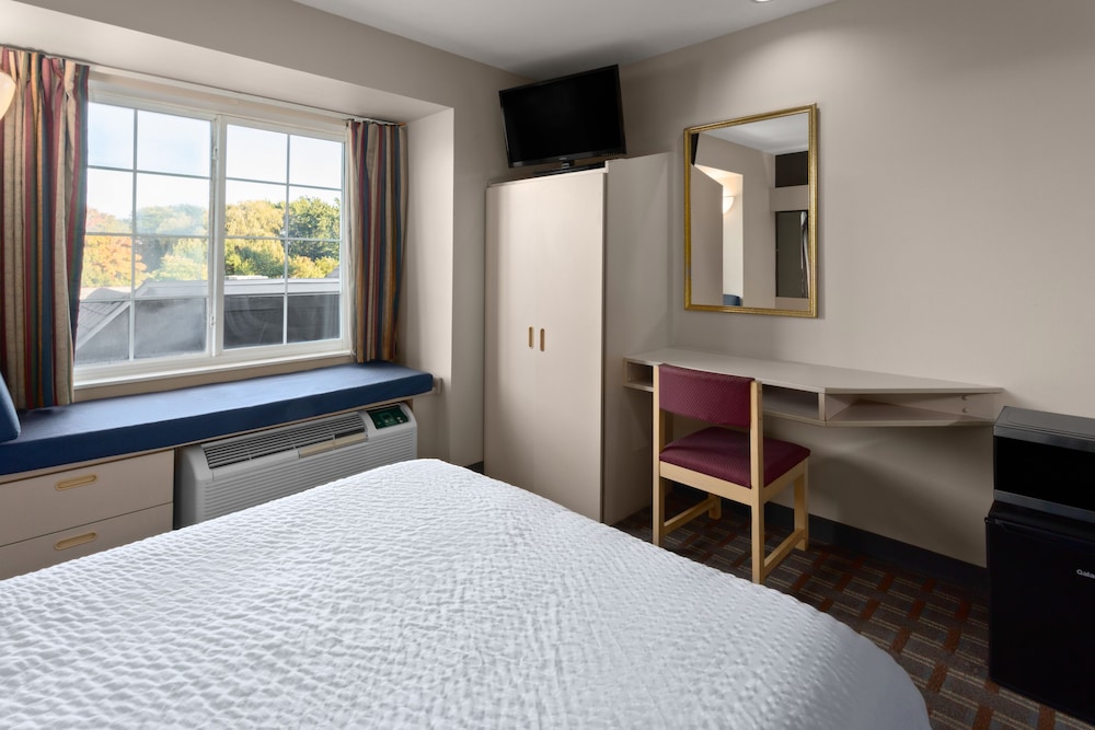 Mount Pleasant Vacations - Americas Best Value Inn Suites Racine - Property Image 40
