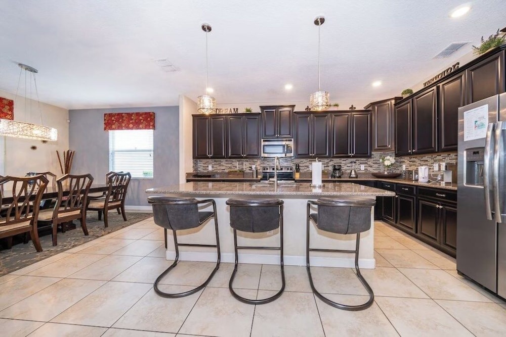 Florida Dreaming 6 Bedroom Home