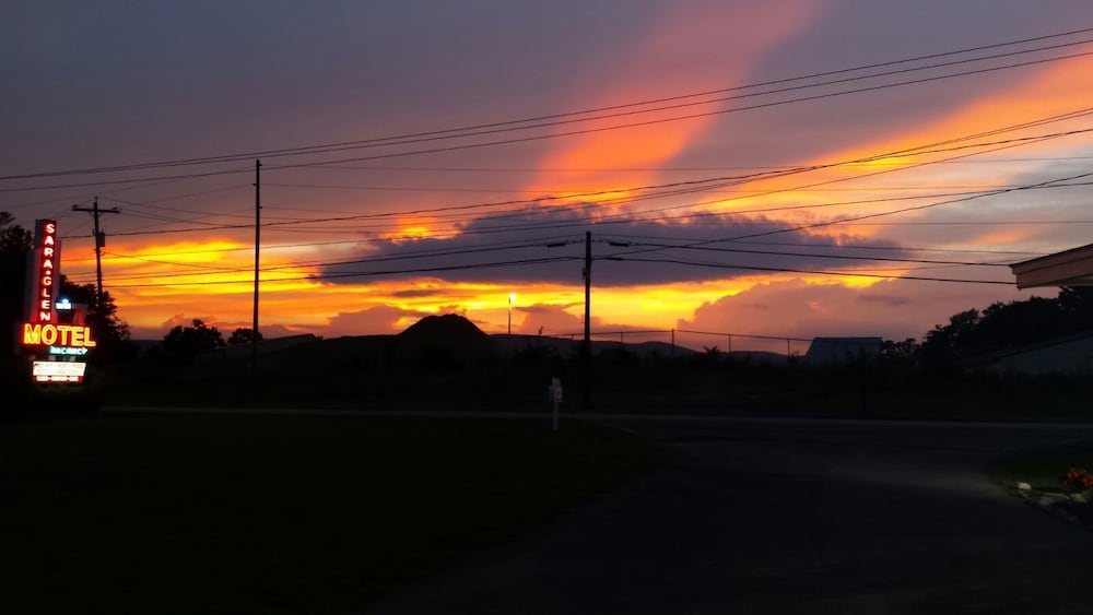 Hotel Sara Glen Motel - Image 1