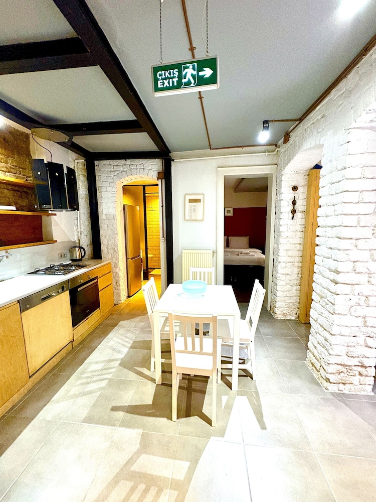 Galata Port Flats Chakra 1