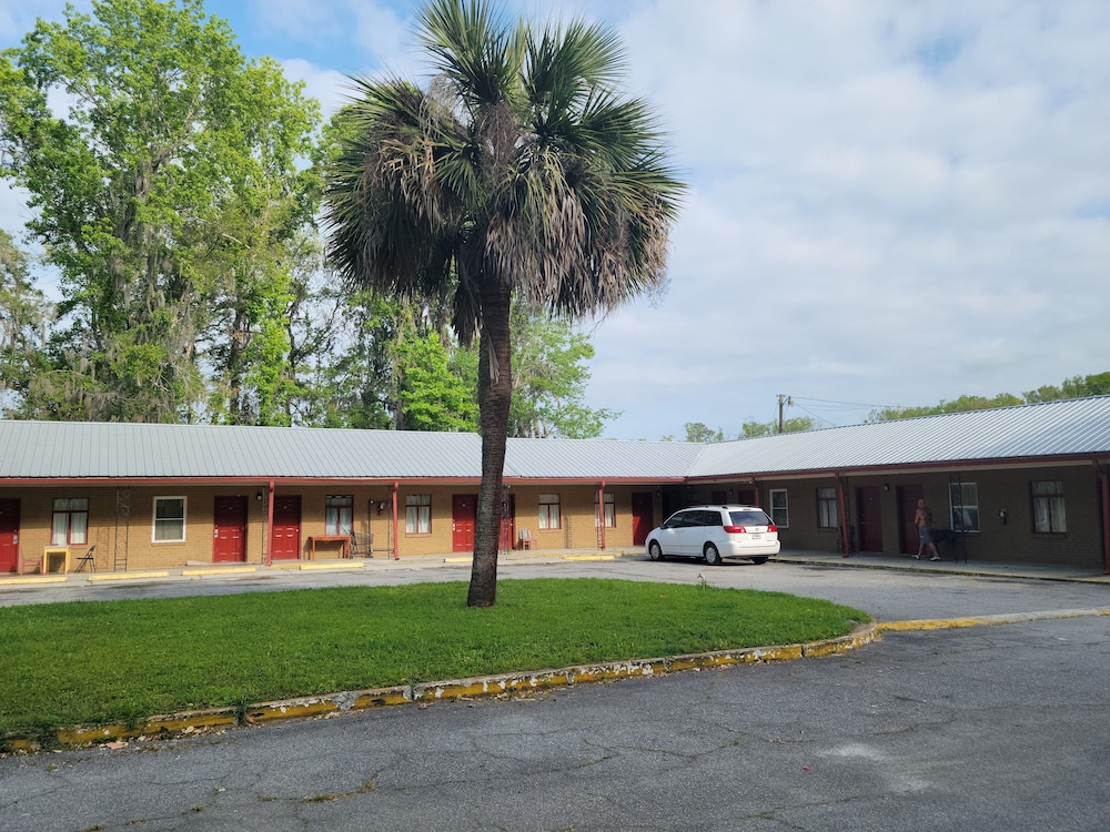 Harikrishna Midway Motel view 5