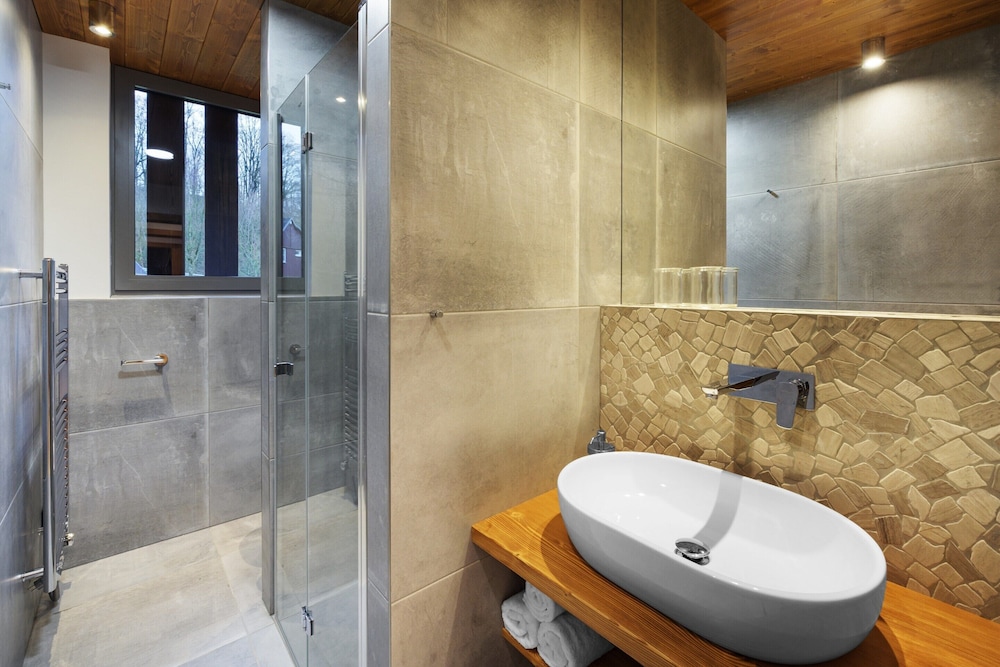 Villa in Cerny Dul With Pool & Sauna
