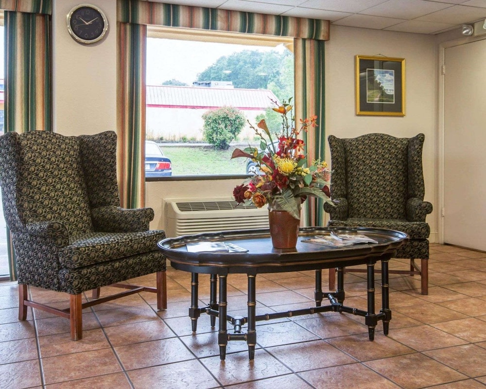 Econo Lodge Inn & Suites Columbus near Fort Benning