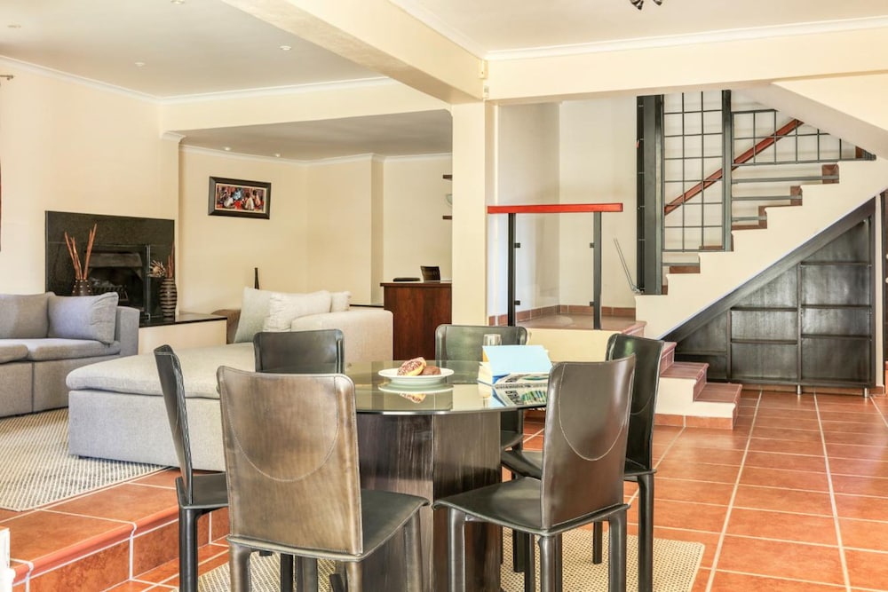 Villa Sol Camps Bay - Family Retreat With 360 Views