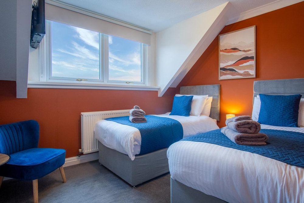 The Lanterns - 9 Bedroom - Sleeps 17 - Saundersfoot Village Centre