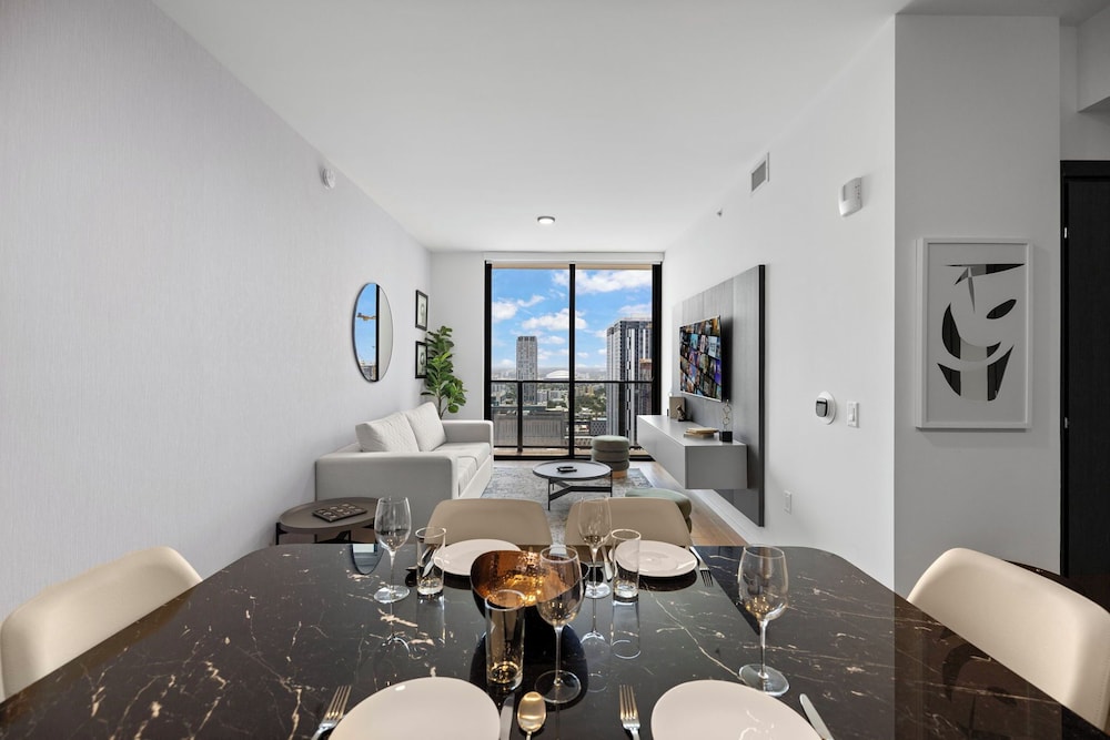 Amazing City View Condo at Miami