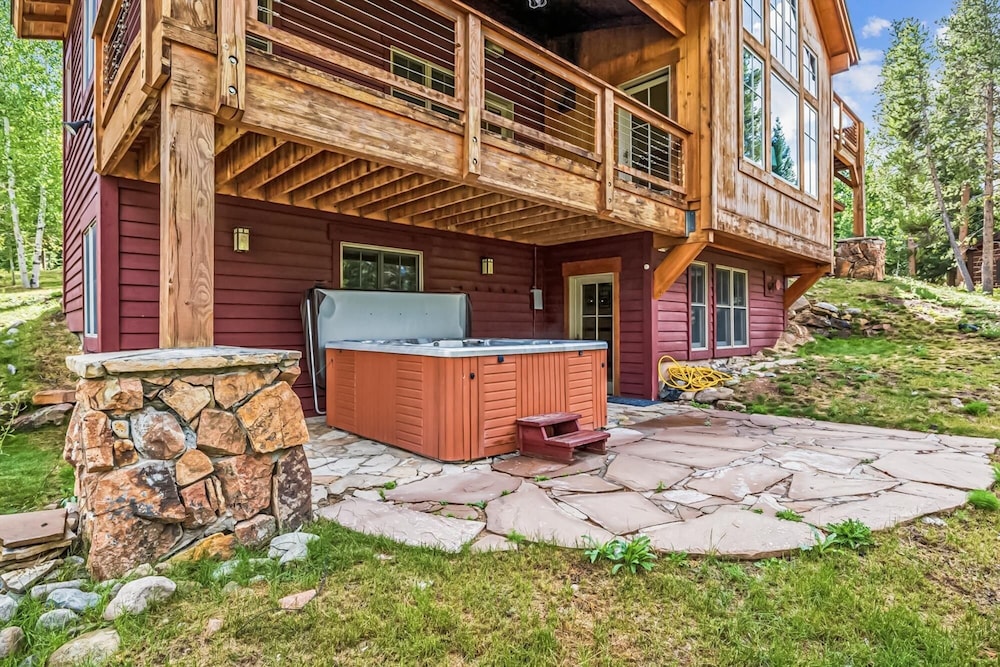 Little Bear Lodge 4 Bedroom Home