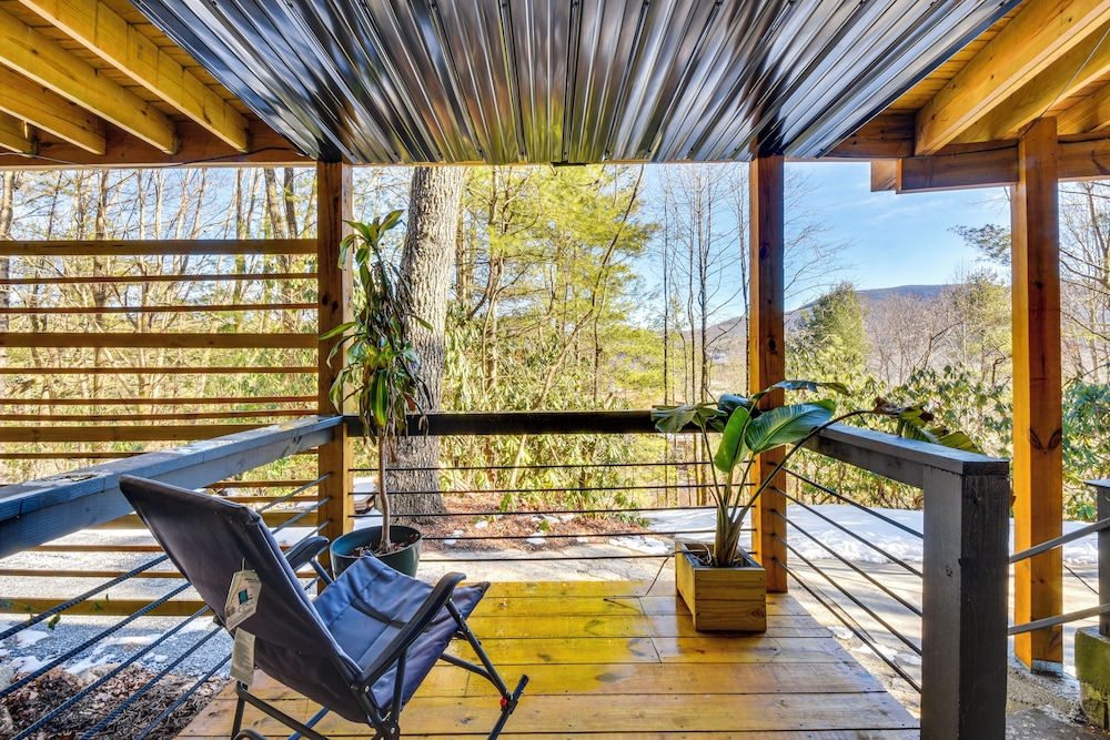 Mountain-view Gem w/ Community Perks in Dillard!
