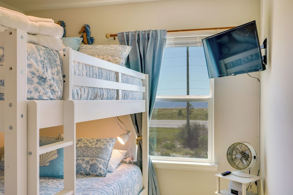 Steps to Ocean: Chic Home w/ Patio in Port St Joe!