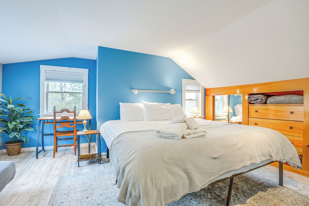 2 Mi to Mt Snow: Warm & Cozy Family Winter Retreat