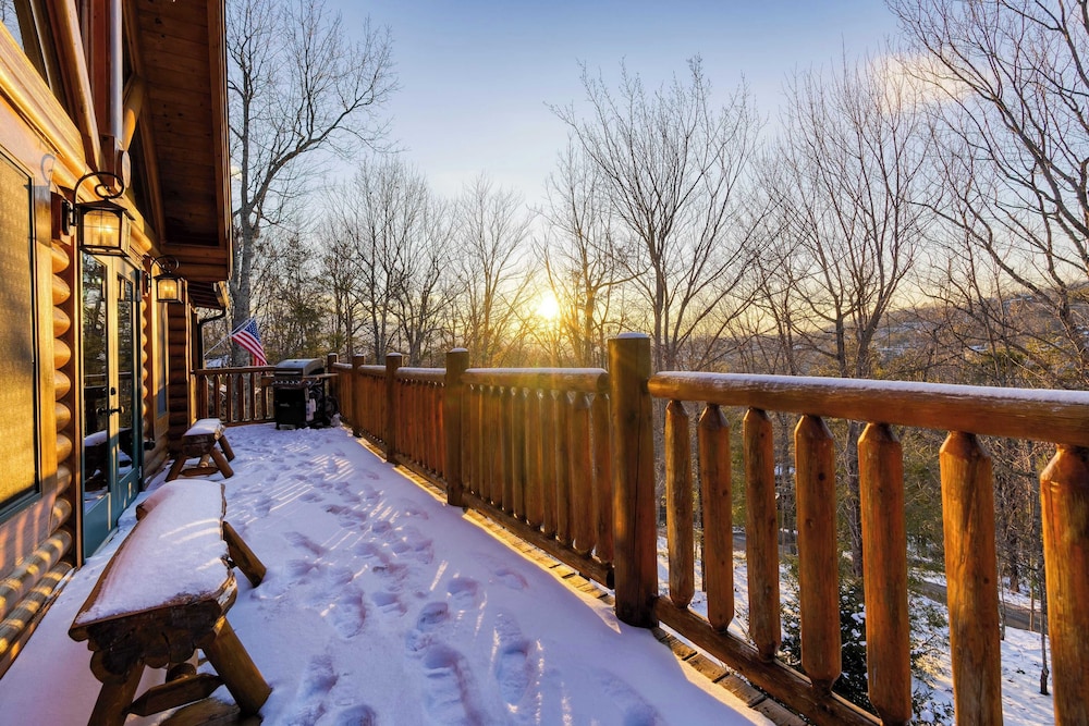 American Dream by Avantstay Deck w/ Views Theater, Game Room, Community Pool