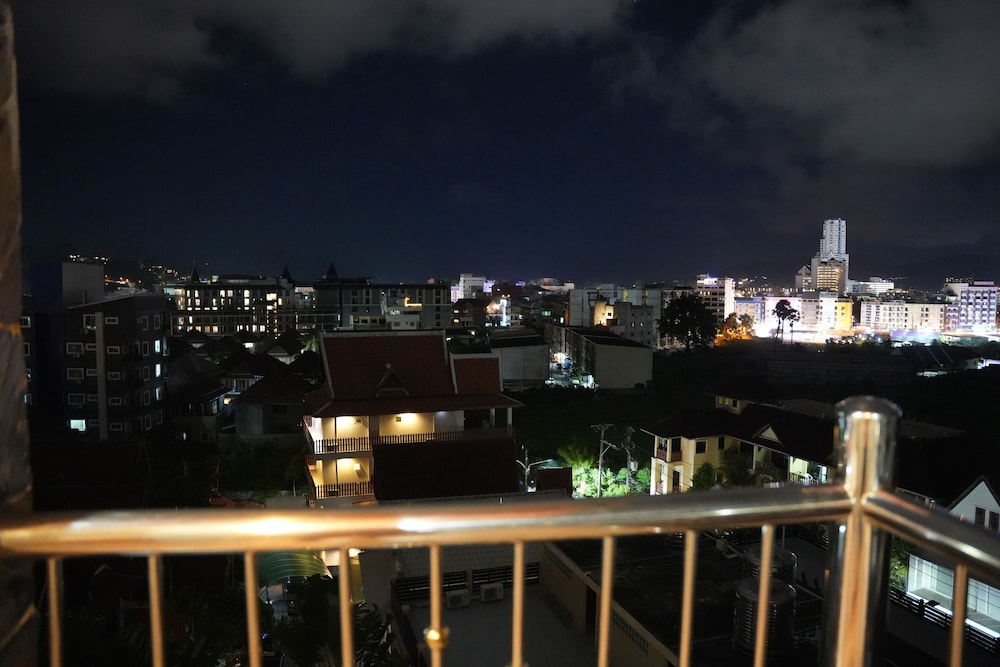 Hangover Hostel Patong